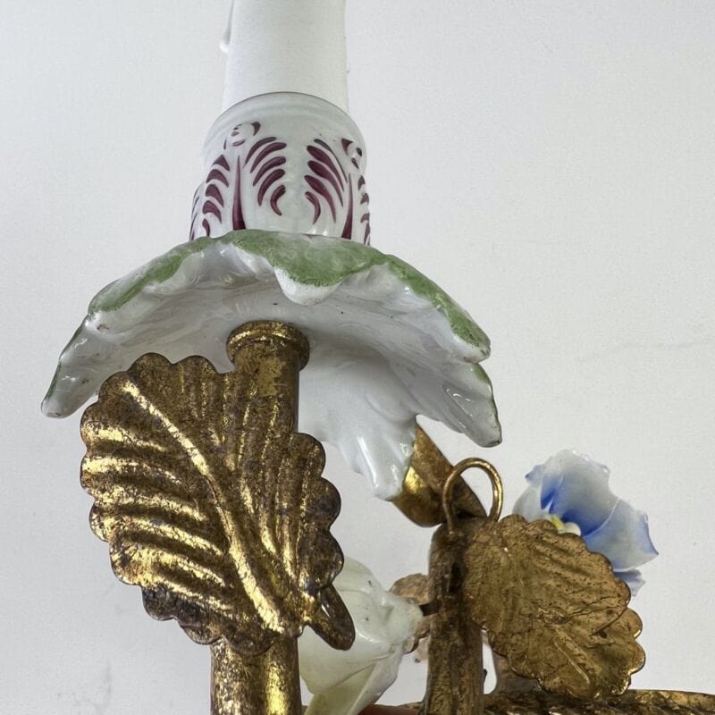 Applique antico stile liberty Lampada dorata da parete metallo oro e porcellana Lampade Appliques