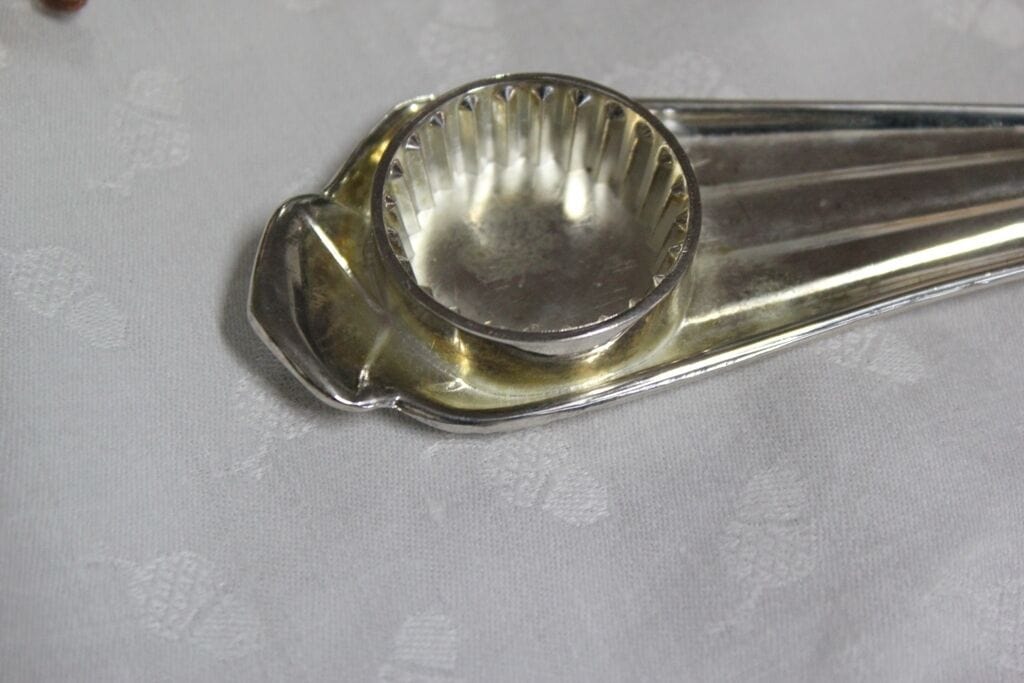 APRIBOTTIGLIA VINTAGE IN SILVER PLATE FORMA CRAVATTA / TAPPA BOTTIGLIA Cavatappi