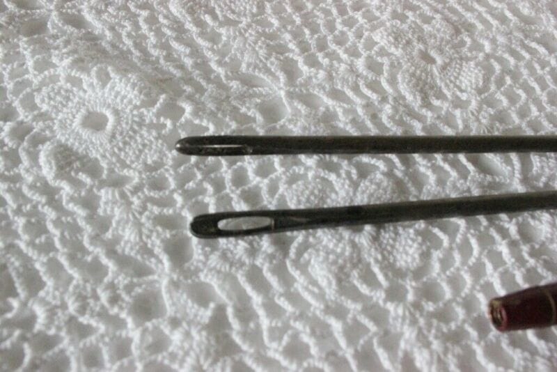 ARNESI VINTAGE DA CUCITO SINGER + DUE AGHI PER MATERASSO Attrezzi e Strumenti
