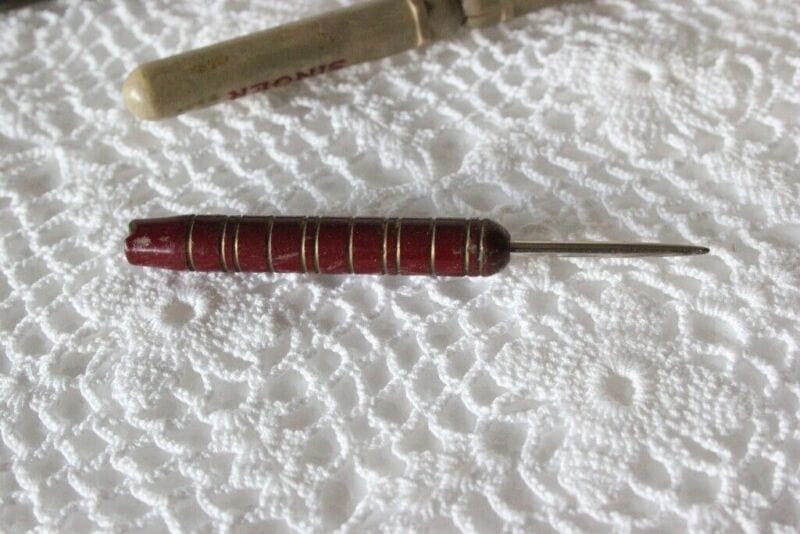 ARNESI VINTAGE DA CUCITO SINGER + DUE AGHI PER MATERASSO Attrezzi e Strumenti