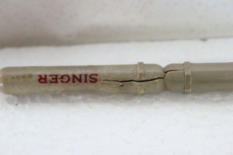 ARNESI VINTAGE DA CUCITO SINGER + DUE AGHI PER MATERASSO Attrezzi e Strumenti