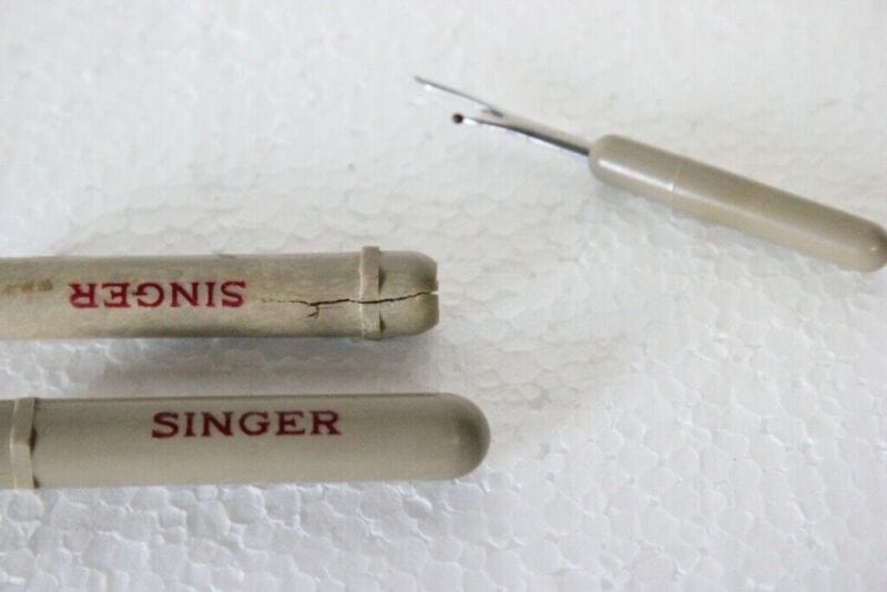 ARNESI VINTAGE DA CUCITO SINGER + DUE AGHI PER MATERASSO Attrezzi e Strumenti