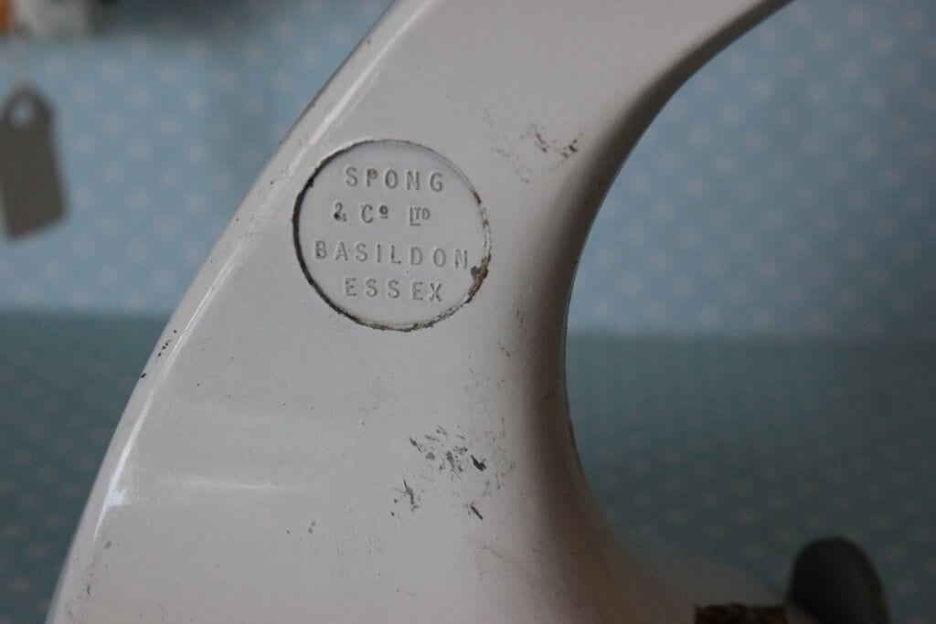 ATTREZZI VINTAGE SPONG SHABBY CHIC DA CUCINA / GRATTUGIA TRITATUTTO AFFETTATRICE Attrezzi e Strumenti