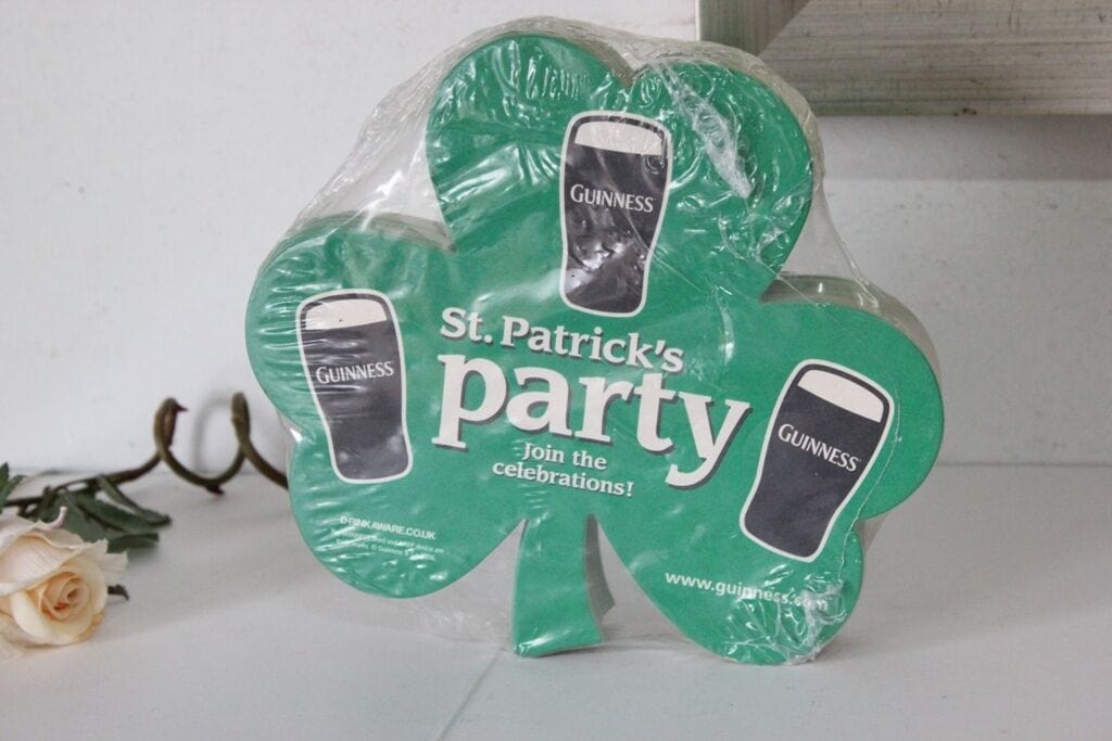 BLOCCO DI 25 SOTTOBICCHIERI BIRRA VINTAGE GUINNESS St. PATRICK'S CELEBRATIONS Birra & dintorni