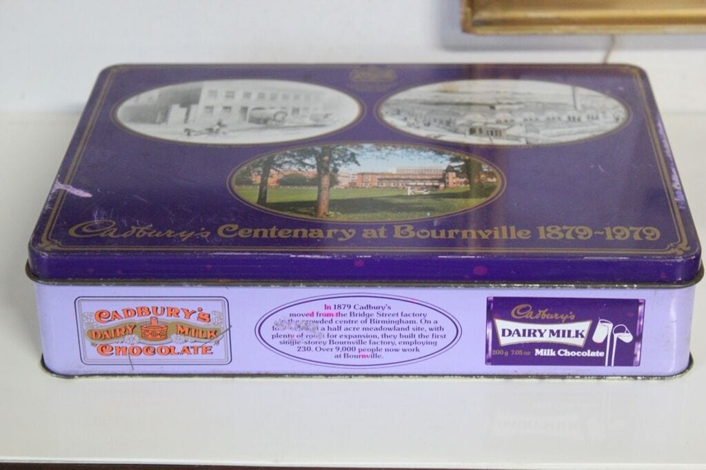 CADBURY'S CENTENARY AT BOURNVILLE VECCHIA SCATOLA IN LATTA VINTAGE TIN BOX Pubblicità vintage