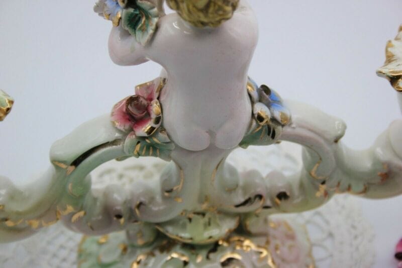 CANDELABRO ANTICO IN CERAMICA CANDELIERE A DUE FIAMME VINTAGE CHERUBINO PUTTI Ceramiche e Porcellane