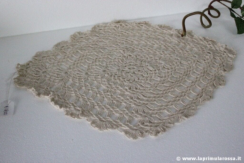 CENTRINO VINTAGE IN COTONE ECRU' A ROMBO CENTRO AD UNCINETTO ANNI '70 cm 35x27 Corredo Pizzi e Tessuti
