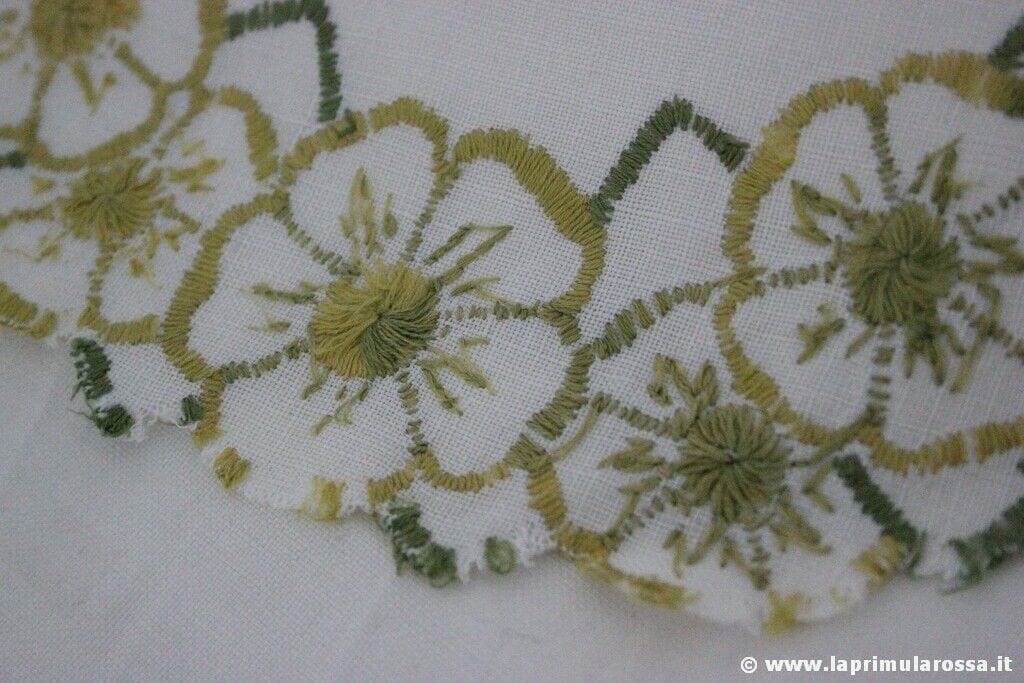 CENTRO A STRISCIA RETTANGOLARE D'EPOCA CON RICAMO FLOREALE VERDE L.cm 84 RUNNER Corredo Pizzi e Tessuti