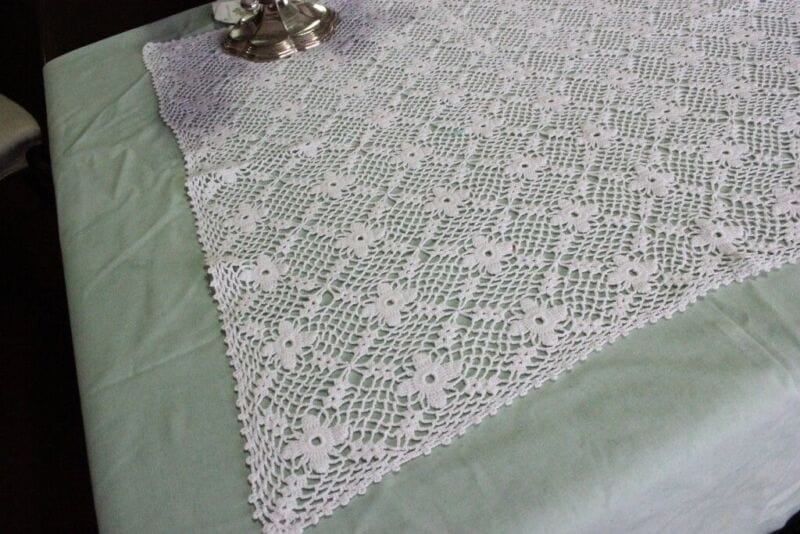 CENTRO VINTAGE IN COTONE BIANCO LAVORATO AD UNCINETTO cm 65x65 CROCHET HAND MADE Corredo Pizzi e Tessuti