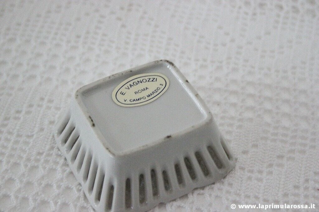 CIOTOLA VINTAGE IN PORCELLANA E. VAGNOZZI ROMA VINTAGE PORCELAIN BOWL h cm 2,5 Ceramiche e Porcellane