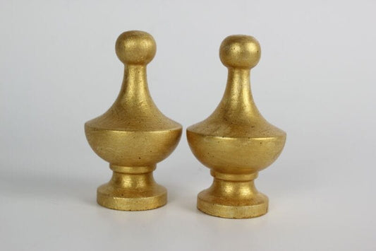 COPPIA DI PUNTALI ARTIGIANALI IN LEGNO DORATO POMOLI STILE ANTICO - TERMINALI Restauro