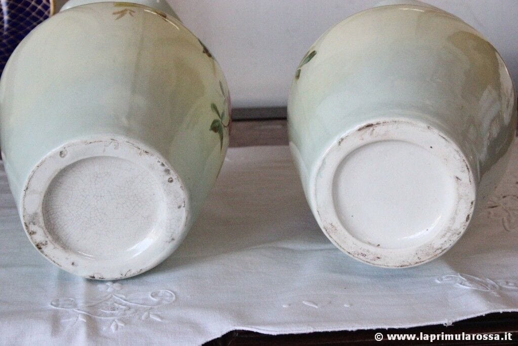 COPPIA DI VASI D'EPOCA IN CERAMICA H CM 25 VASO ANTICO CON DECORO A FIORI Ceramiche e Porcellane