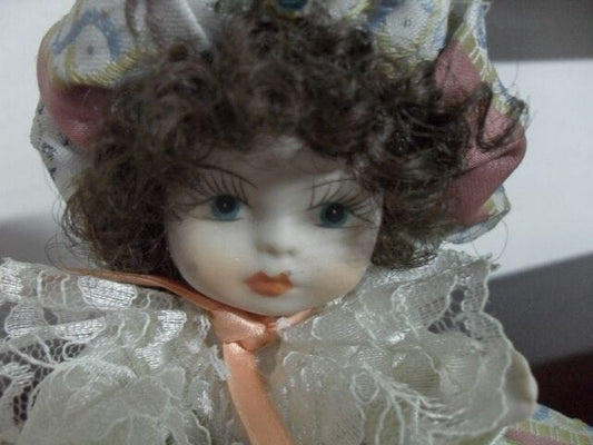 DUE BAMBOLINE VINTAGE IN PORCELLANA CAPODIMONTE - TWO ITALIAN VINTAGE DOLLS Ceramiche e Porcellane