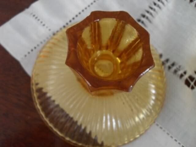 DUE CANDELIERI D'EPOCA IN VETRO GIALLO PORTA CANDELA ANNI '40 PAIR CANDLESTICK Vetri e Cristalli