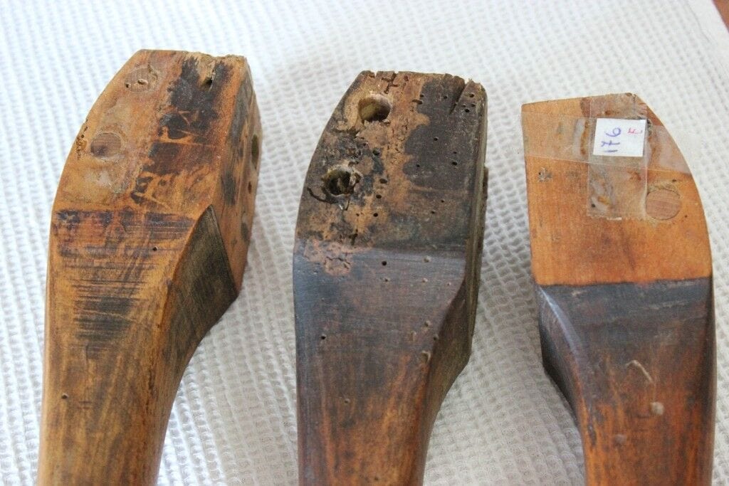 DUE GAMBE ANTICHE IN LEGNO H cm 30 - VECCHIA GAMBA CHIPPENDALE X SEDIA Restauro