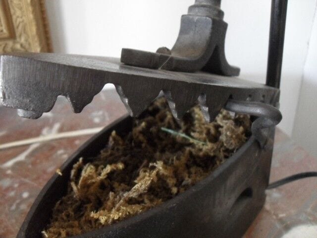 FERRO DA STIRO ANTICO A CARBONE LAMPADA VINTAGE h cm 60 LUME DA TAVOLO Lampade Appliques