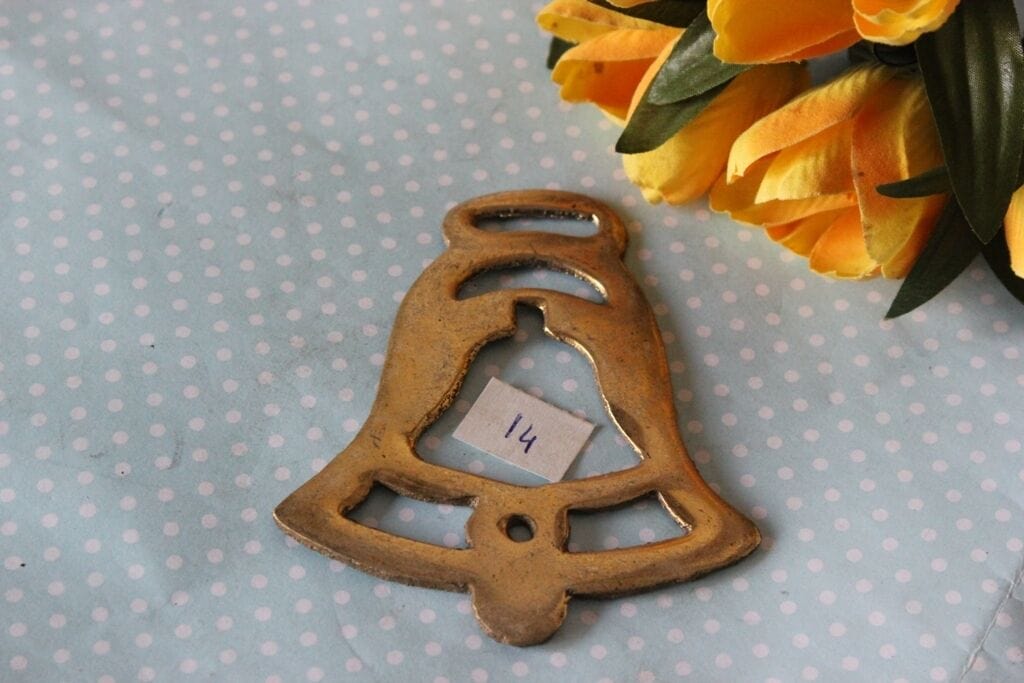 FINIMENTO ANTICO IN OTTONE PER CAVALLO /VECCHIA CAMPANA / HORSE BRASS Ottone