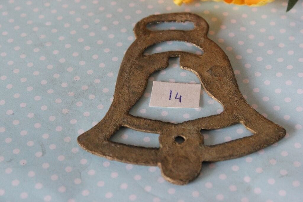 FINIMENTO ANTICO IN OTTONE PER CAVALLO /VECCHIA CAMPANA / HORSE BRASS Ottone