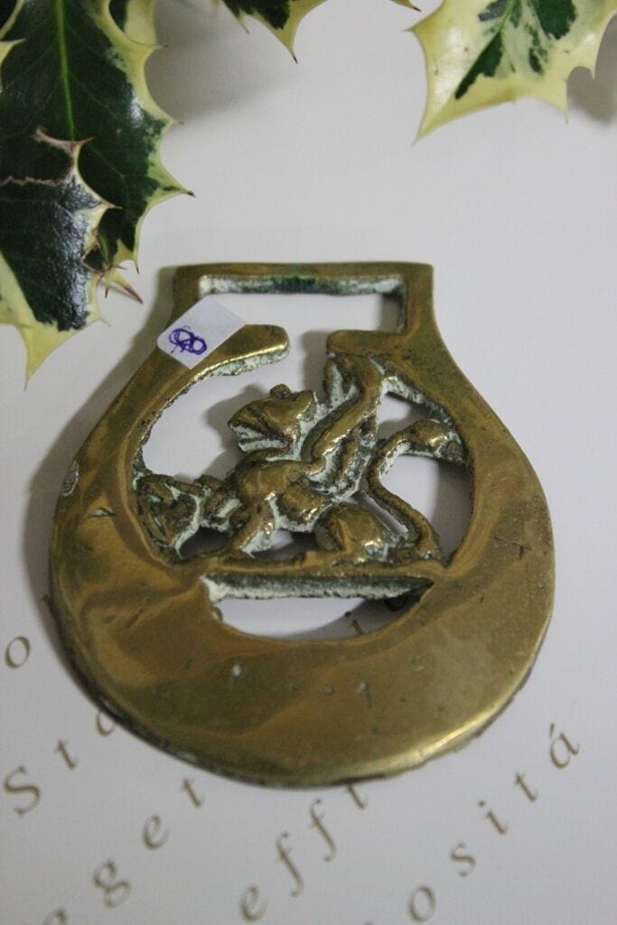 FINIMENTO D'EPOCA IN OTTONE PER CAVALLO CON DRAGO/ HORSE BRASS DA COLLEZIONE Ottone