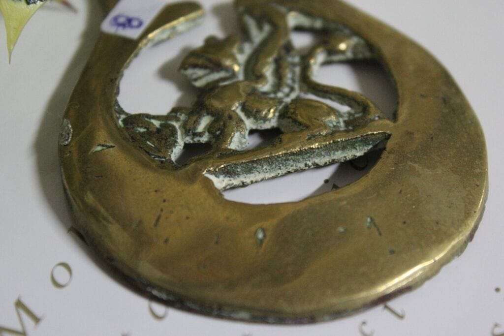 FINIMENTO D'EPOCA IN OTTONE PER CAVALLO CON DRAGO/ HORSE BRASS DA COLLEZIONE Ottone