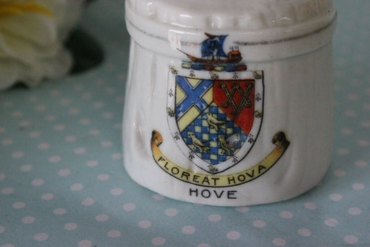 FLOREAT HOVA SOUVENIR VINTAGE IN CERAMICA AD INCUDINE ANVIL CRESTED CHINA HOVE Ceramiche e Porcellane