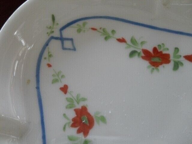 GRANDE PIATTO ANTICO IN CERAMICA DECORATO A MANO - VECCHIO VASSOIO QUADRATO Ceramiche e Porcellane