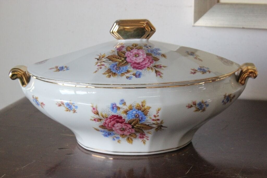 GRANDE ZUPPIERA ANTICA IN CERAMICA h 20 cm - LEGUMIERA - VECCHIO CENTROTAVOLA Ceramiche e Porcellane