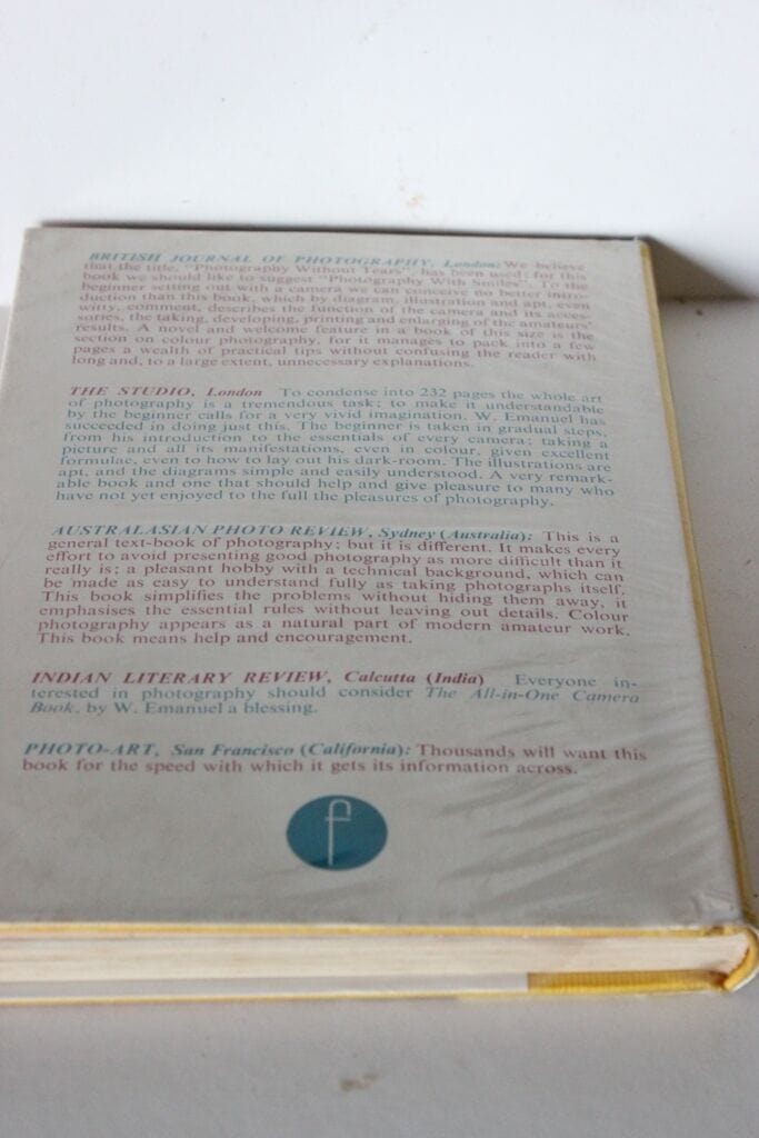 LIBRO VINTAGE 1960 THE ALL IN ONE CAMERA BOOK BY W.D. EMANUEL Libri