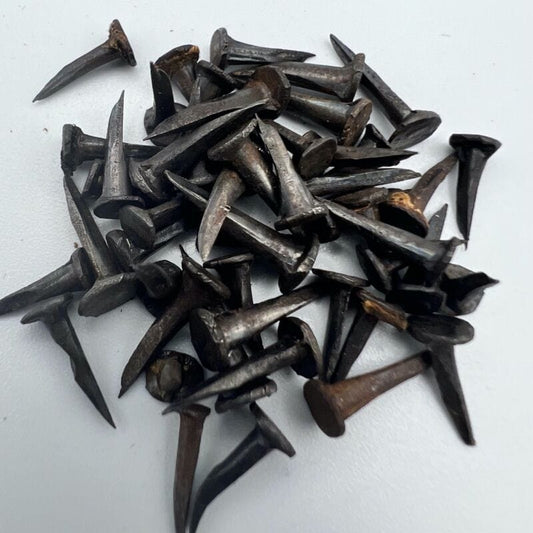 Lotto 50 chiodi antichi in ferro battuto forgiati vecchi chiodini per restauro x Restauro