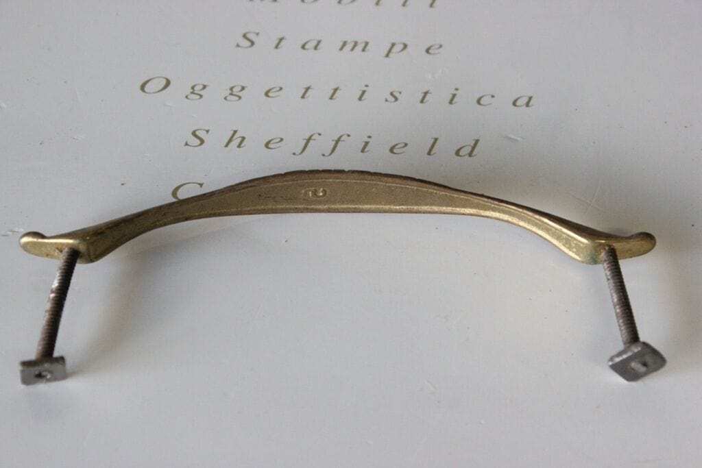 MANIGLIA D'EPOCA IN METALLO COLORE ORO PER CASSETTO / VECCHIA FERRAMENTA Restauro