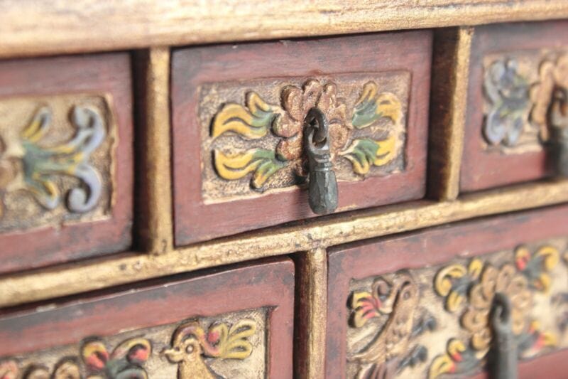 Mobile antico in miniatura cassettiera portagioie in legno intagliato dipinto Giocattoli vintage