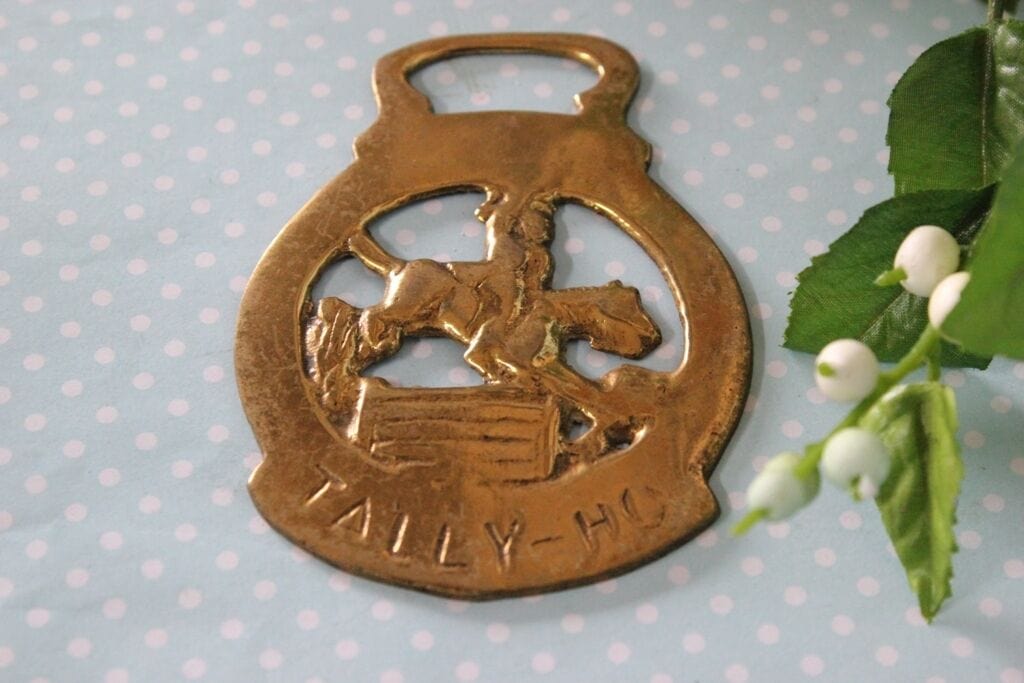 ORNAMENTO D'EPOCA IN OTTONE con CAVALLO/ FINIMENTO DA COLLEZIONE/ HORSE BRASS Ottone