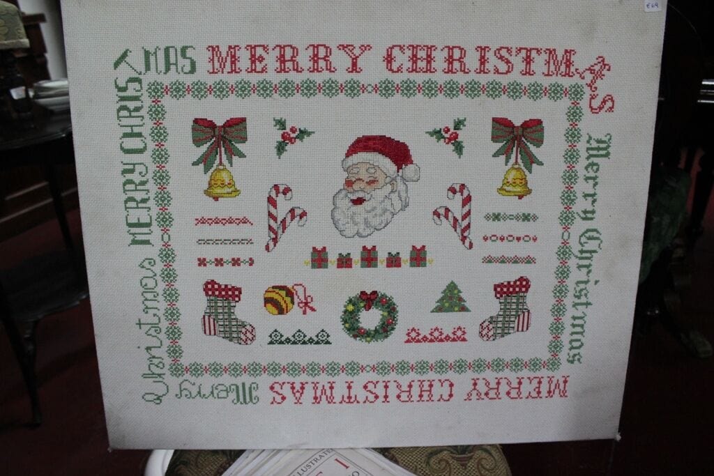PANNELLO NATALIZIO VINTAGE CON RICAMO PUNTO CROCE MERRY CHRISTMAS CROSS STITCH Corredo Pizzi e Tessuti