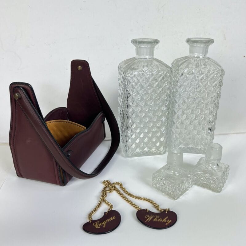 Porta bottiglie Liquore Vintage Whisky e Cognac Decanter Tantalus in Pelle Vetro Sheffield & Argento