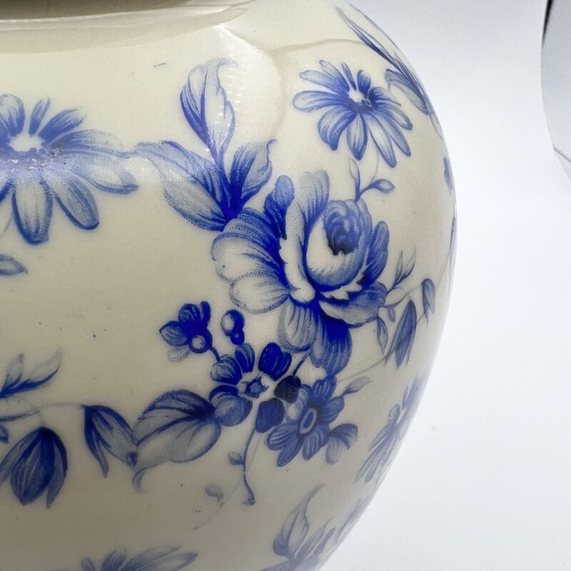 Potiche d'epoca in porcellana Bavaria vaso vintage decoro con rose e fiori blu Ceramiche e Porcellane