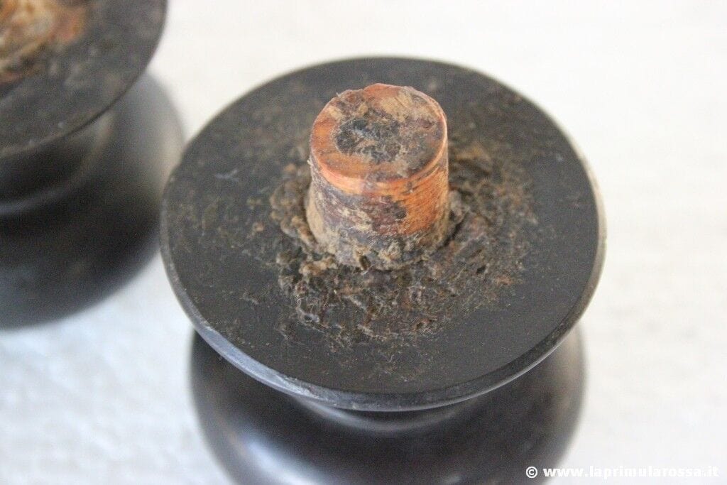 QUATTRO POMELLI ANTICHI IN LEGNO EPOCA 800 POMELLO FOUR VICTORIAN EBONY KNOBS Restauro