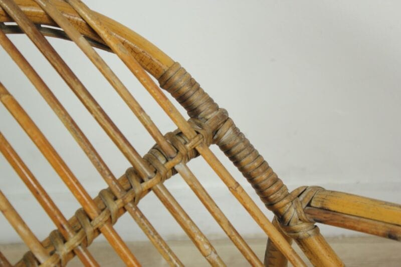 Sedia a dondolo antica vintage di in bambu bamboo e vimini sediolina per bambino Arredamento
