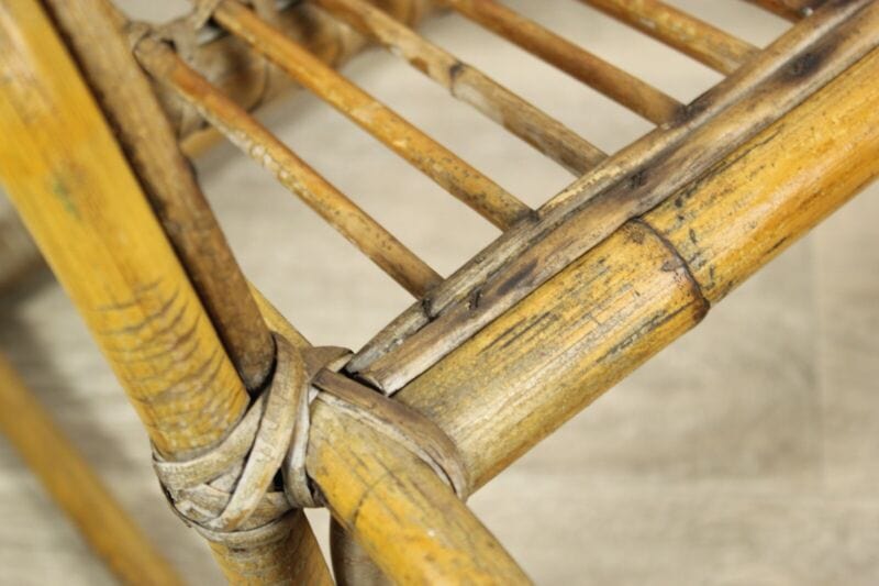 Sedia a dondolo antica vintage di in bambu bamboo e vimini sediolina per bambino Arredamento