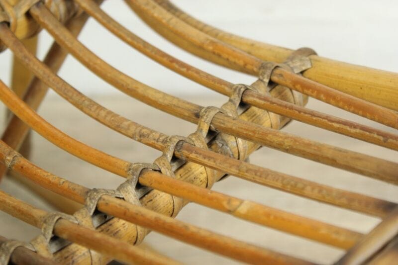 Sedia a dondolo antica vintage di in bambu bamboo e vimini sediolina per bambino Arredamento