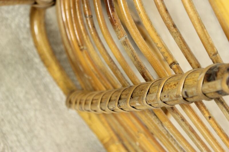 Sedia a dondolo antica vintage di in bambu bamboo e vimini sediolina per bambino Arredamento