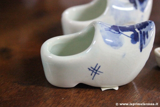 SEI ZOCCOLI IN CERAMICA E LEGNO DA COLLEZIONE  SIX VINTAGE MINIATURE SHOES CLOGS Ceramiche e Porcellane
