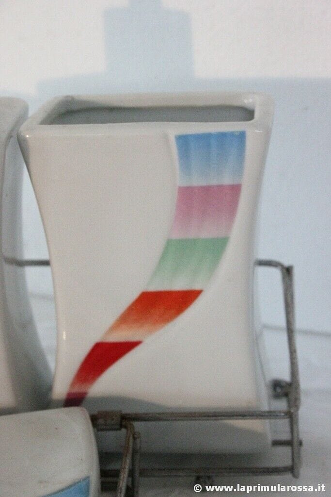 SET DI 4 ACCESSORI DA BAGNO IN CERAMICA CON STRUTTURA IN METALLO CROMATO USATO Other