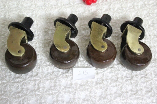 SET DI QUATTRO RUOTE ANTICHE IN CERAMICA E OTTONE  ROTELLE INGLESI 800 CON PERNO Restauro