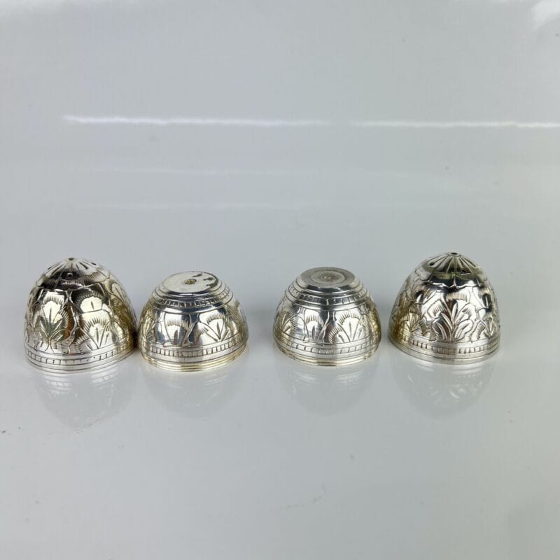 Set sale e pepe in silver plated stile antico a forma di uovo Sheffield & Argento