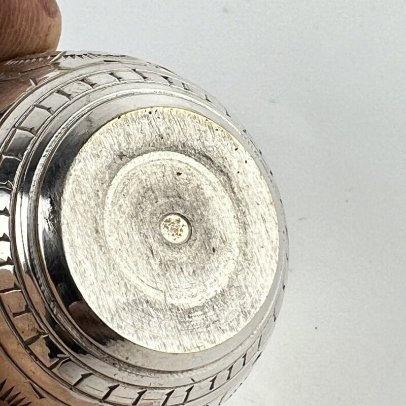 Set sale e pepe in silver plated stile antico a forma di uovo Sheffield & Argento