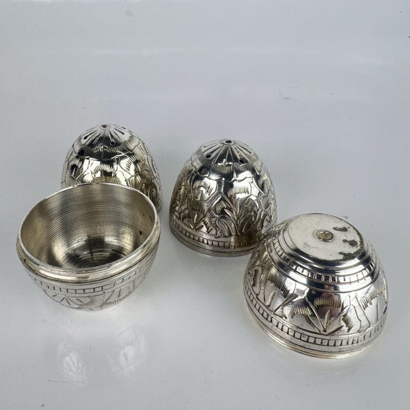 Set sale e pepe in silver plated stile antico a forma di uovo Sheffield & Argento