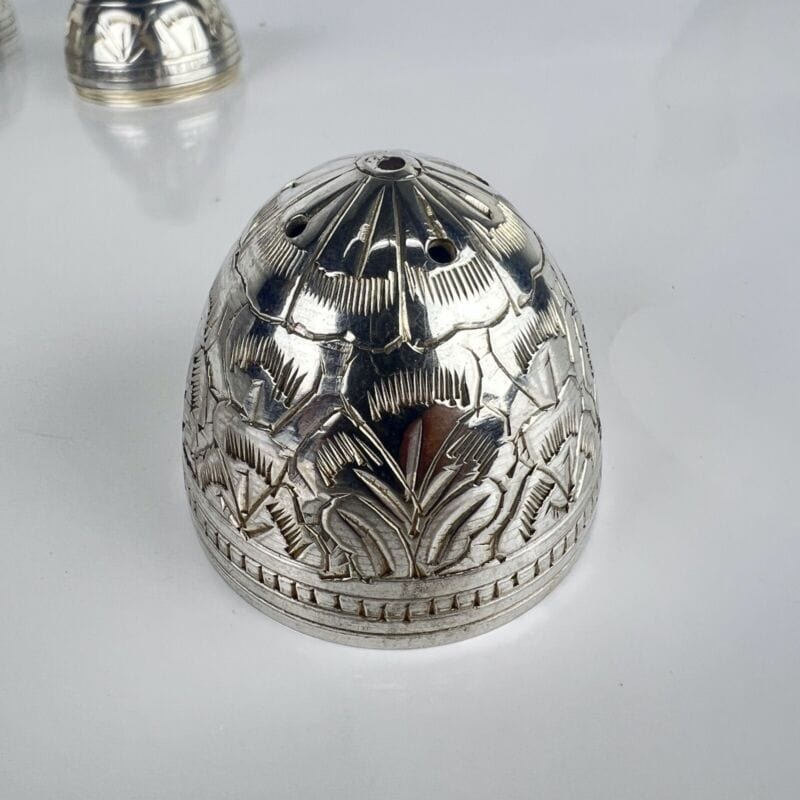 Set sale e pepe in silver plated stile antico a forma di uovo Sheffield & Argento