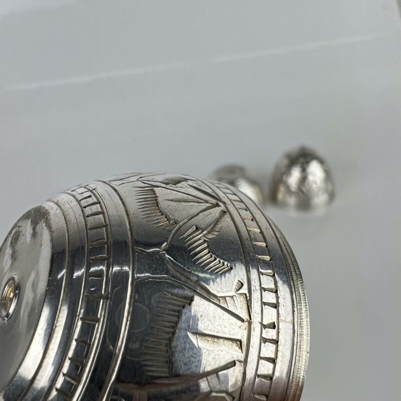 Set sale e pepe in silver plated stile antico a forma di uovo Sheffield & Argento