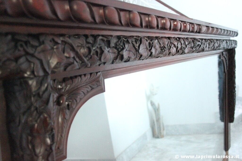 SPECCHIERA ANTICA CON CORNICE IN LEGNO MOGANO mt 2,10  TESTATA CON FOGLIE D'UVA Complementi d'arredo