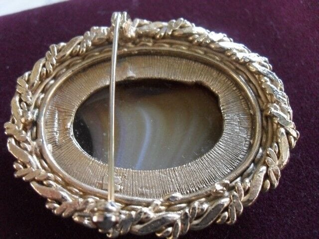 SPILLA D'EPOCA DI BIGIOTTERIA \ BIJOUX VINTAGE INGLESE Bigiotteria & Accessori